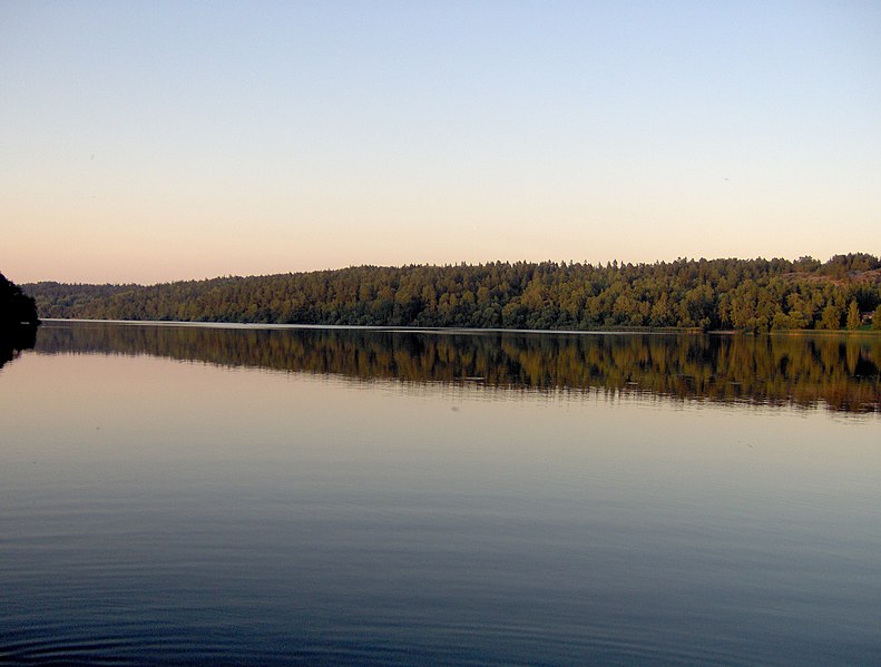 Fil:Lake Norrviken September 13.JPG