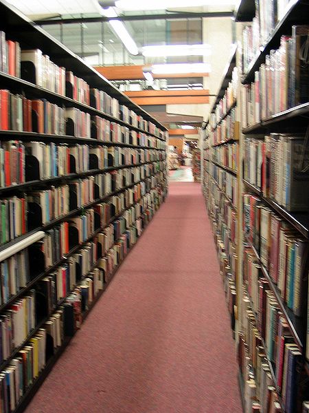 Fil:Library book shelves.jpg
