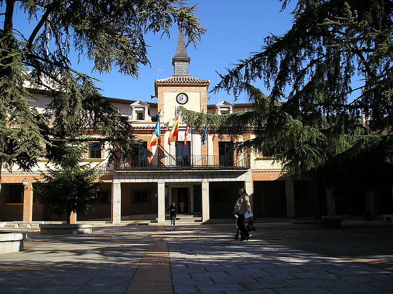 Fil:Ayuntamiento las rozas.JPG