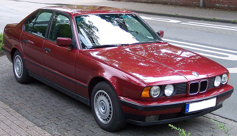 Fil:BMW Series 5 Old Model red vr.jpg