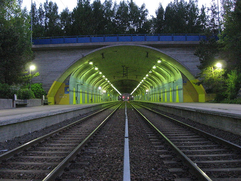 Fil:Malminkartanon juna-asema Helsinki 06-06-2006.jpg