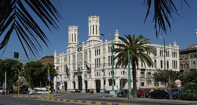 Fil:Cagliari rathaus .jpg