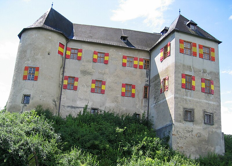 Fil:Burg Lockenhaus Vorderansicht.jpg