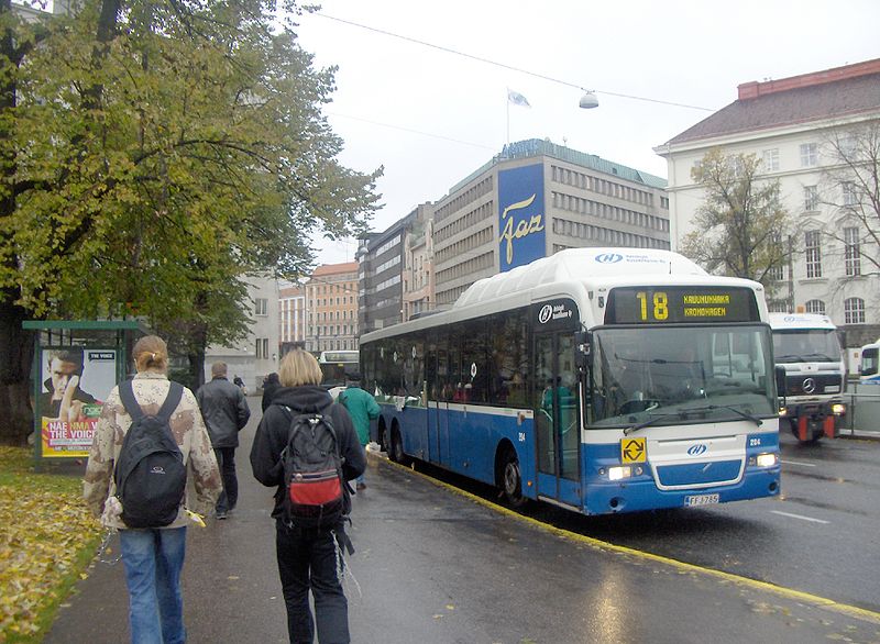 Fil:Bussi numero18 Kaisaniemessä Helsingissä.JPG