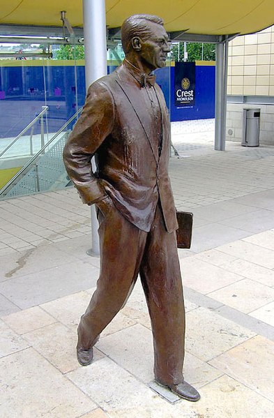 Fil:Cary Grant Statue.jpg