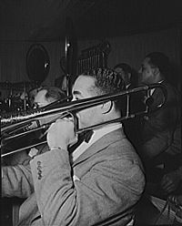 Lawrence Brown i Duke Ellingtons orkester 1943