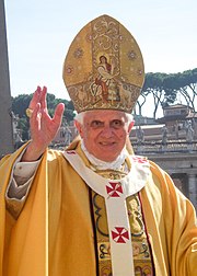 Fil:Pope Benedict XVI Blessing.jpg