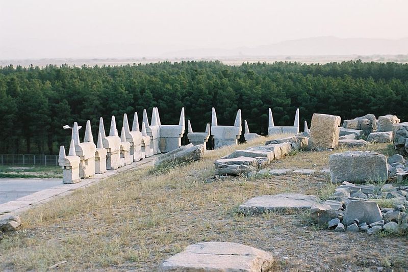Fil:Persepolis-horn shaped stones.jpg
