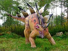 Modell av en Stegosaurus I från Bałtów Jurassic Park, Poland