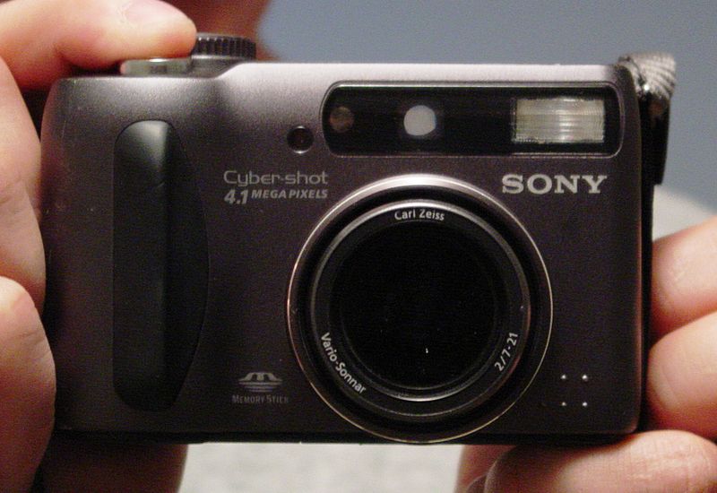 Fil:SonyCyberShotDSC-S85.JPG