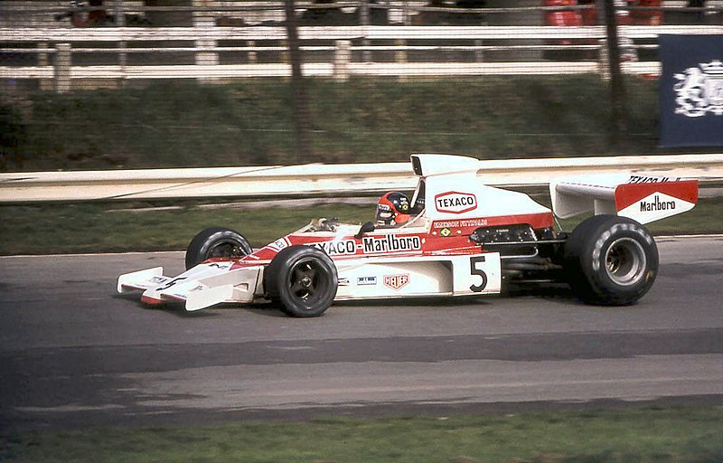 Fil:Emerson Fittipaldi McLaren M23 1974 Britain.jpg
