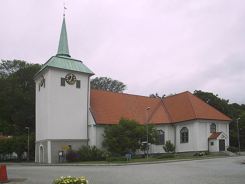 Fil:Kungälvs kyrka, den 27 juni 2006.JPG