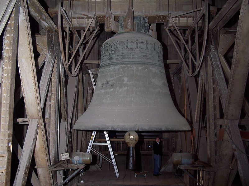 Fil:CathedralCologneBell.jpg