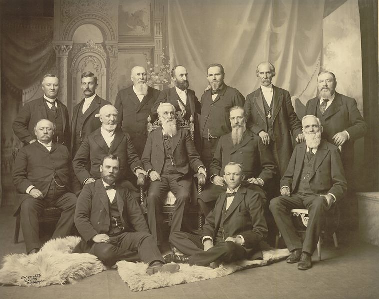 Fil:First Presidency and Twelve Apostles 1898.jpg
