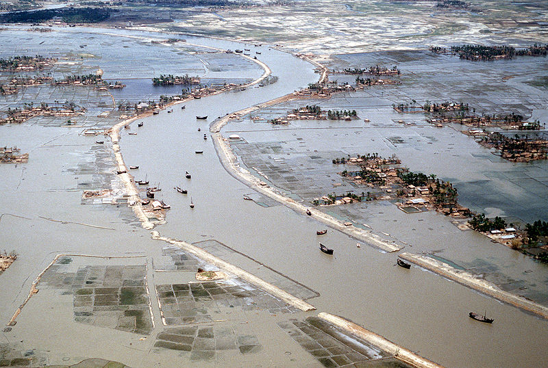Fil:Flooding after 1991 cyclone.jpg