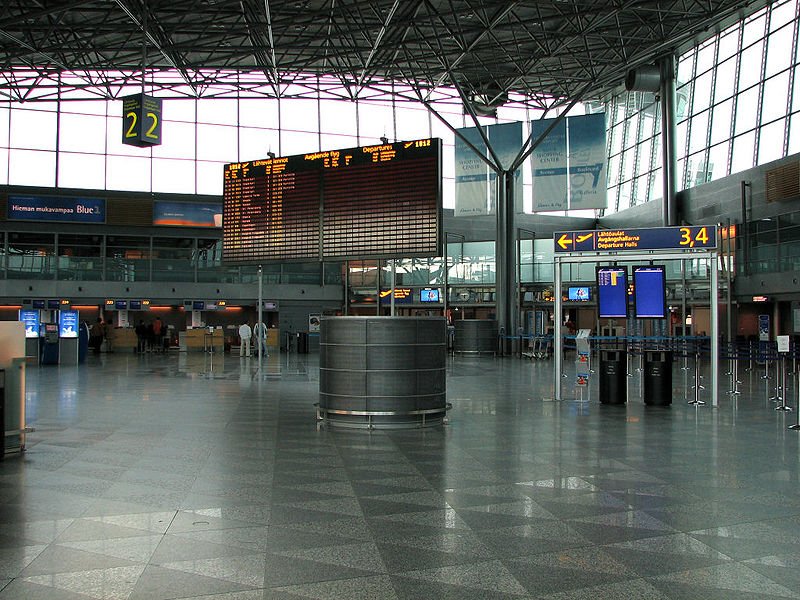 Fil:Helsinki-Vantaa departure hall2.jpg