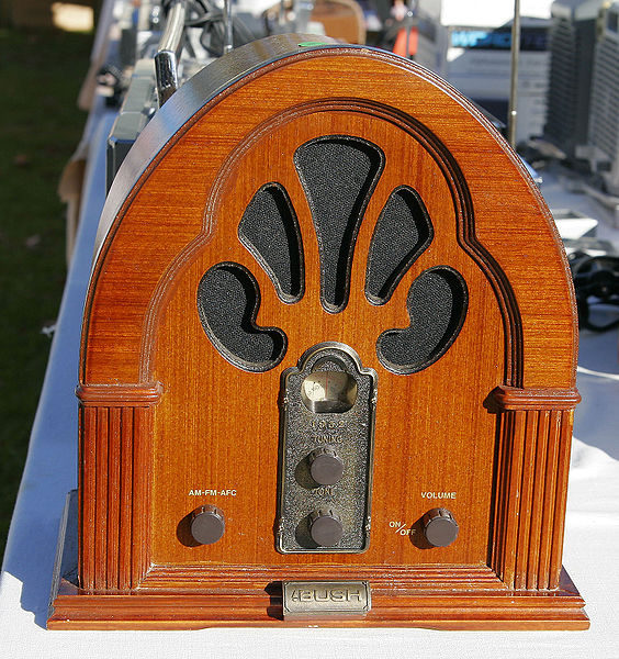 Fil:Old radio.jpg