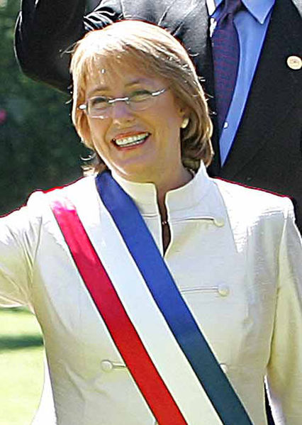 Fil:Michelle Bachelet with sash.jpg