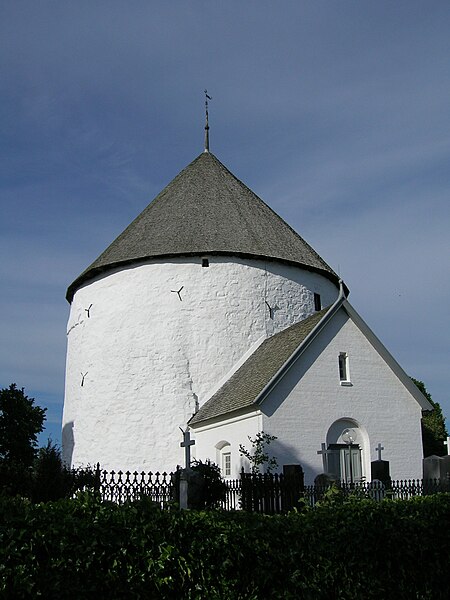 Fil:Nylars rundkirke- 2005.jpg