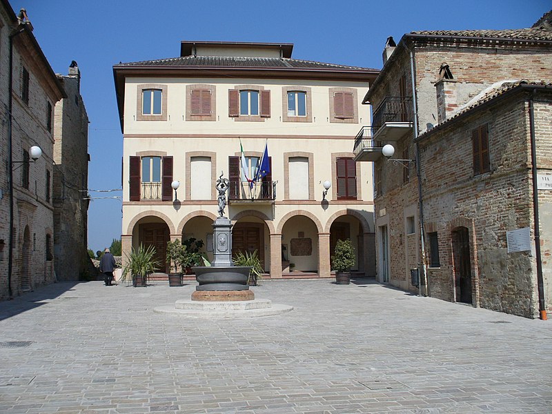 Fil:Campofilone municipio.jpg