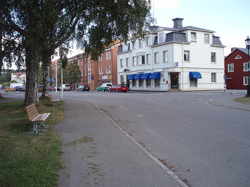 Fil:Strömsund bredgårdsgatan storgatan.jpg