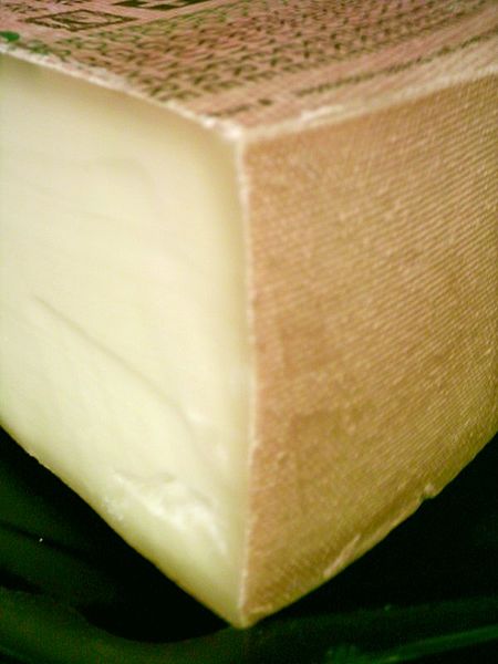 Fil:Gruyère cheese.jpg