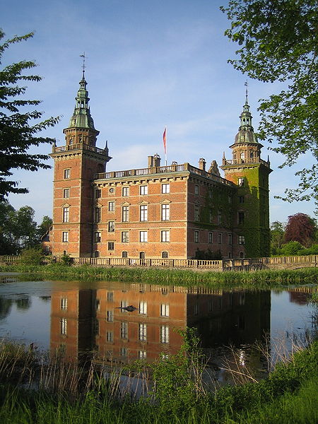 Fil:Swedish castle Marsvinsholm.jpg