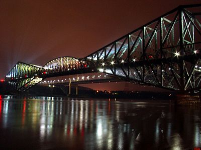 Pont de Québec i mörker.