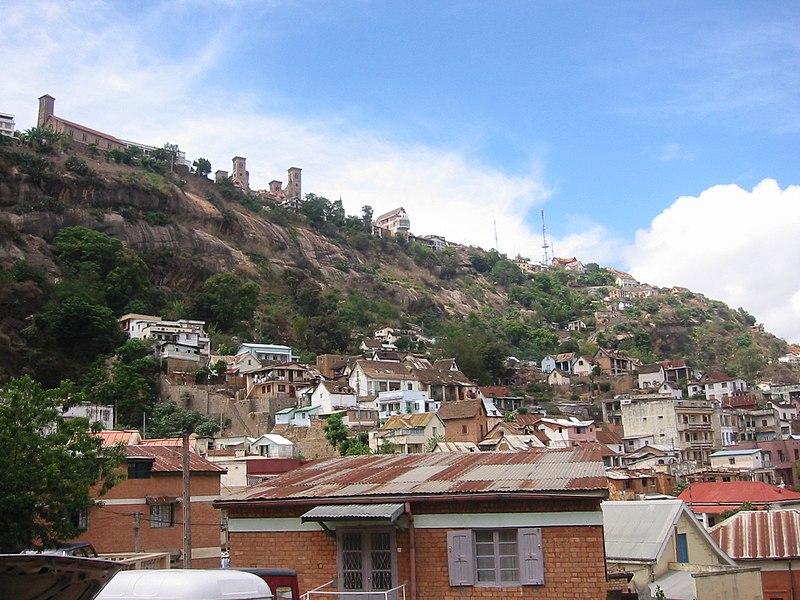Fil:Antananarivo Rova-Palast.jpg