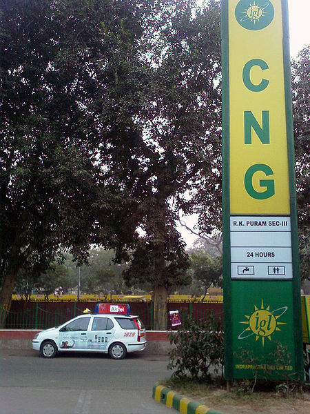 Fil:CNG propelled radio taxi.jpg
