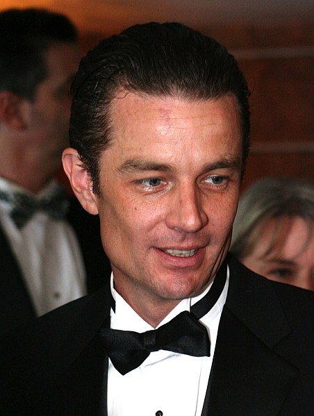 Fil:James Marsters tux.jpg