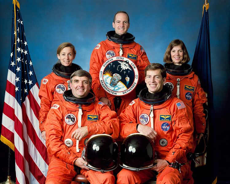 Fil:STS-32 crew.jpg