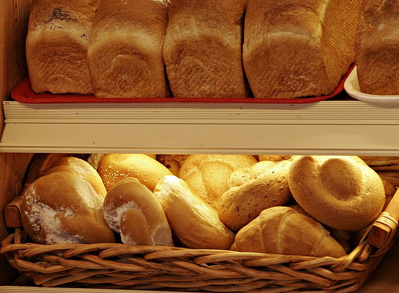 Fil:Breads and rolls.jpg