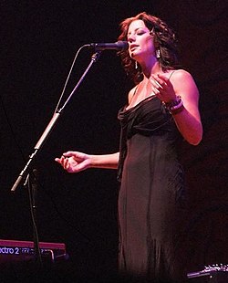 Sarah McLachlan uppträder på John Labatt Centre, London, Ontario, Kanada under Afterglow-turnén 2005.