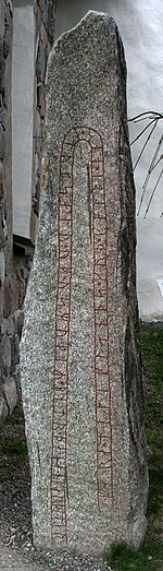 U539 Husby-Sjuhundra kyrka runestone side1.jpg