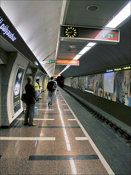 Fil:Hungary, Budapest - metro station Deli palyandvar 1.jpg