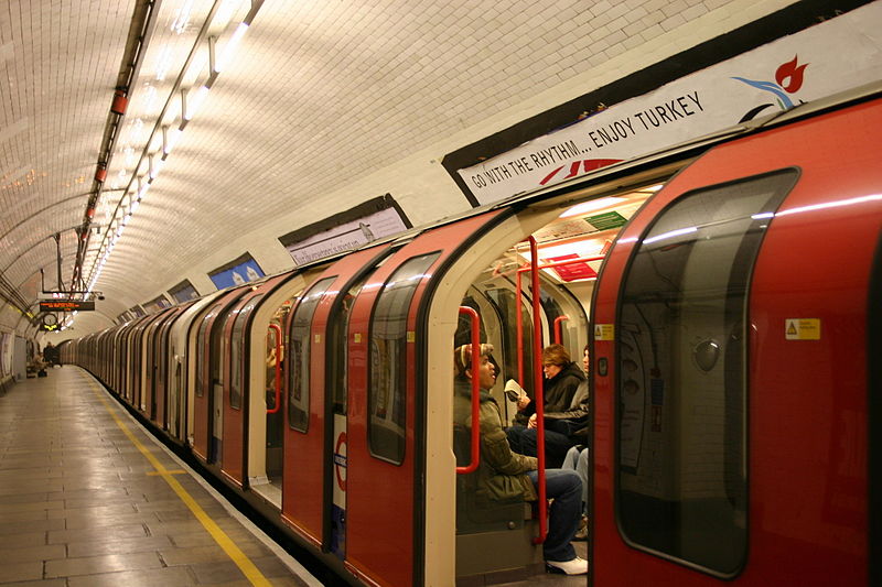 Fil:London Underground Tube Stock 1992.jpg