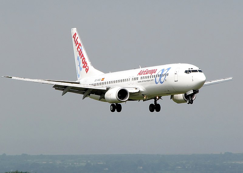 Fil:Air.europa.b737-800.ec-hgo.arp.jpg