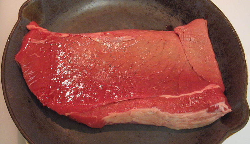 Fil:Beef round top round steak in pan, raw.jpg