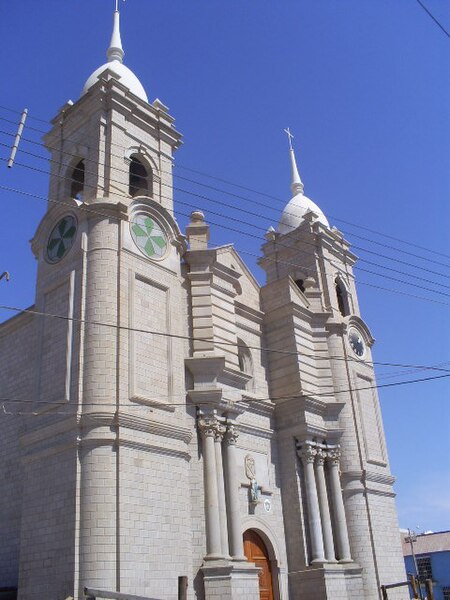 Fil:Co-Catedral Santo Domingo de la Ciudad de Moquegua.jpg