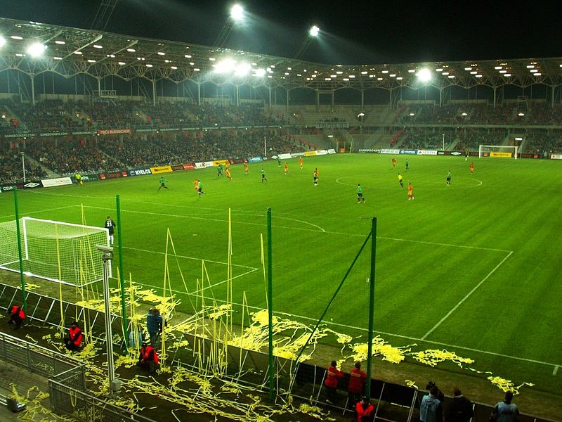 Fil:Stadion MOSiR Kielce Staszek 20060401.jpg