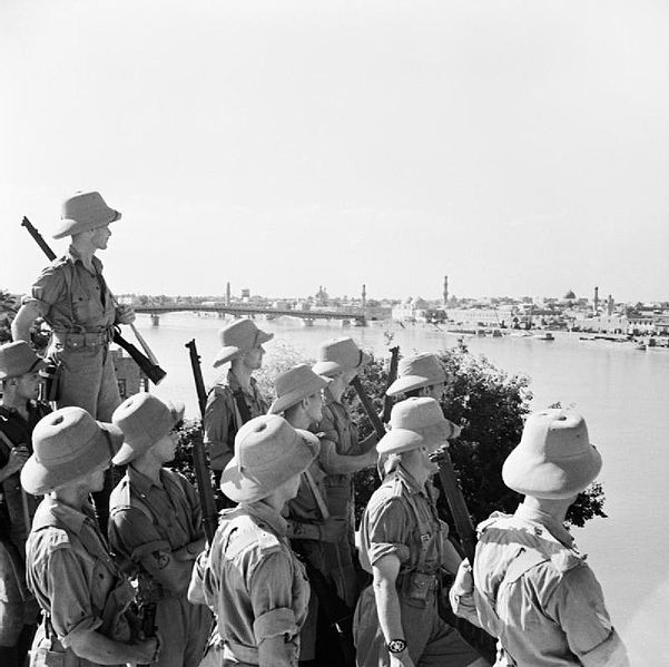 Fil:BritsLookingOnBaghdad1941.jpg