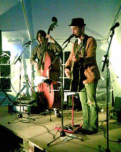 Dan Viktor live på Annas Café i Horn, 12 juli 2008.