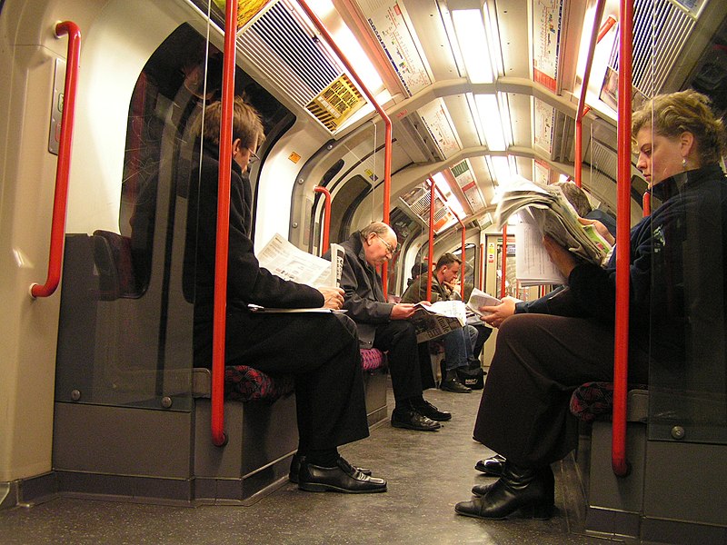 Fil:London Underground Interior Central Line.jpg