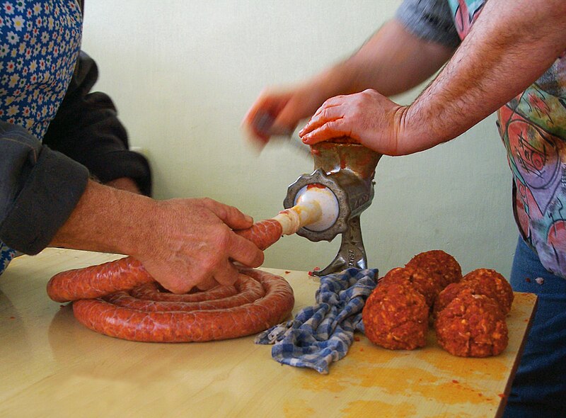 Fil:Sausage making-H-1.jpg