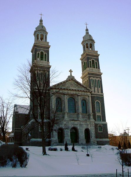 Fil:Cathédrale de Chicoutimi.JPG