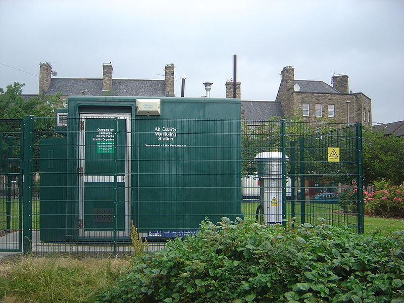 Fil:Edinburgh air quality measurement station dsc06786.jpg