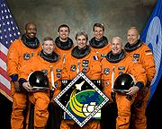 Fil:STS-122crew.jpg