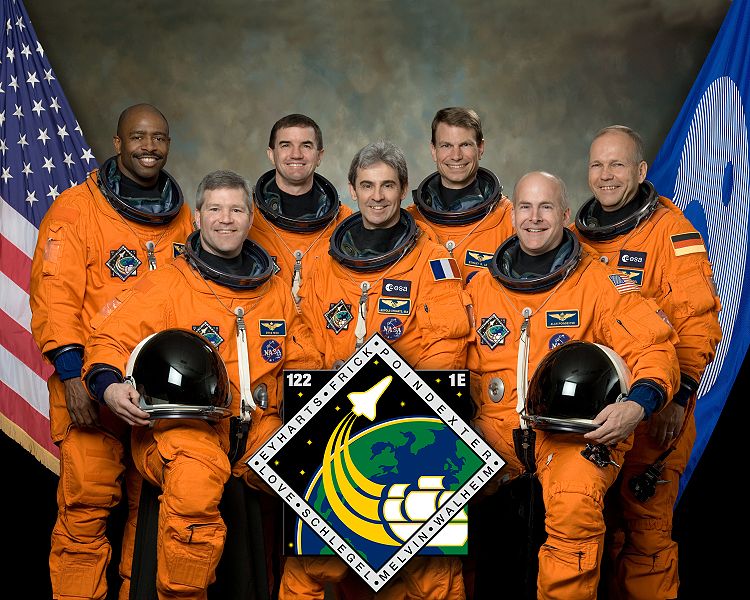 Fil:STS-122crew.jpg