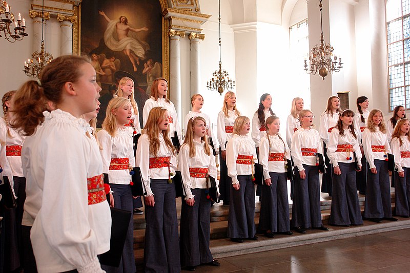 Fil:AdolfFredriksGirlsChoir june2007.jpg